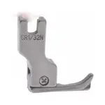 Chân vịt máy may 1 kim CR 1/32N, chân vịt bù phải loại hẹp 1/32 inch, khoảng dẫn mép 0,8mm, hỗ trợ may sát cạnh vải và đường mí nhỏ, phụ kiện máy may công nghiệp cần đối chiếu kiểu gá trước khi lắp